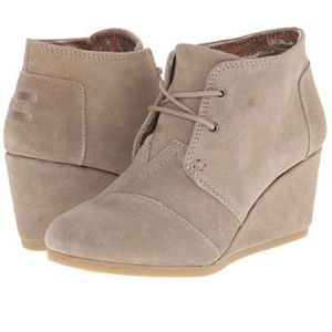 Size 6 Taupe Suede TOM wedges